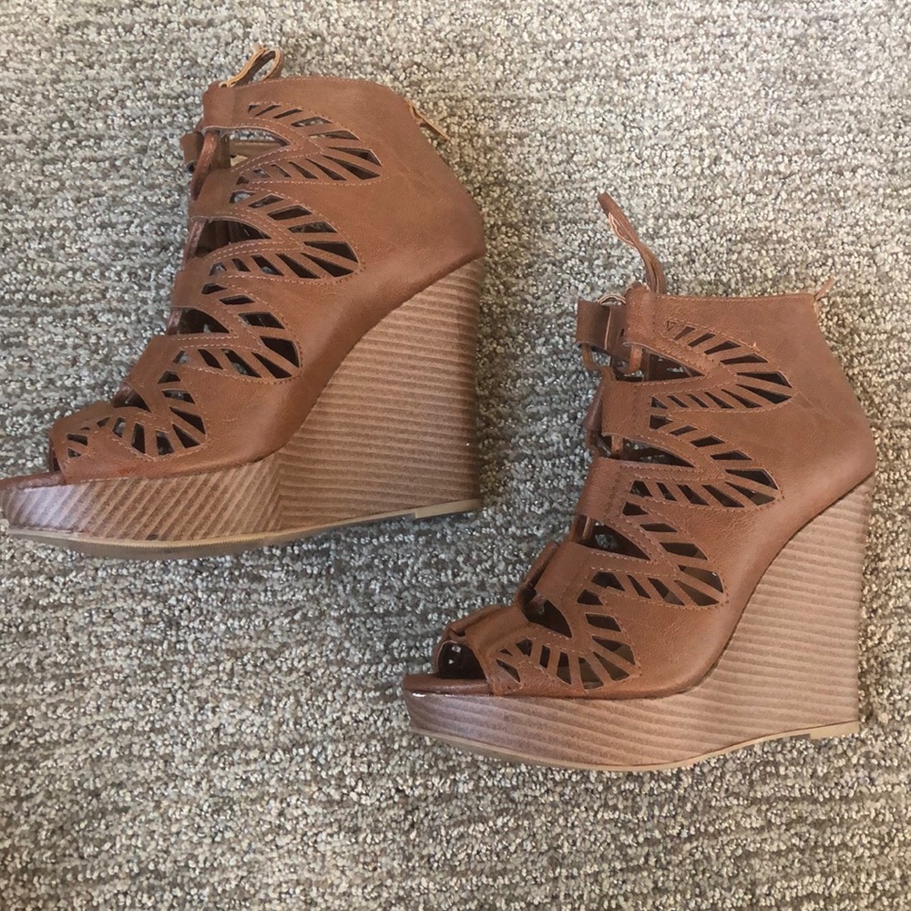 Splendid brown laced wedges